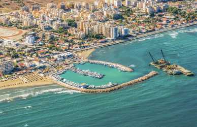 Optional trip, Z Pafos w kierunku Ayia Napa Marathon z Lefkarą, odrobiną wina i oliwy