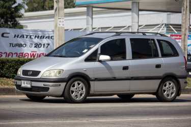 Car rent, Samochód osobowy Opel Zafira 7-osobowy Automatyczna Skrzynia